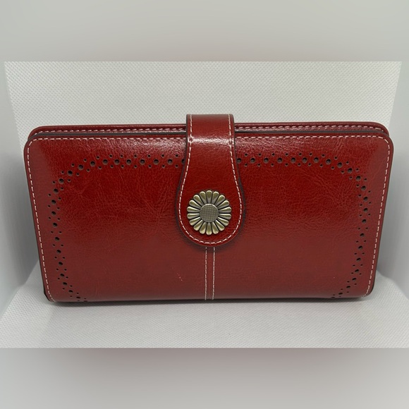 Women’s Large Capacity,Double Snap Women’s Wallet with Removable strap. - Picture 1 of 3
